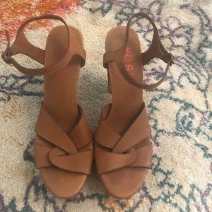 🌟 Michael Kors Leather and Wood Heel 🌟 Size 8